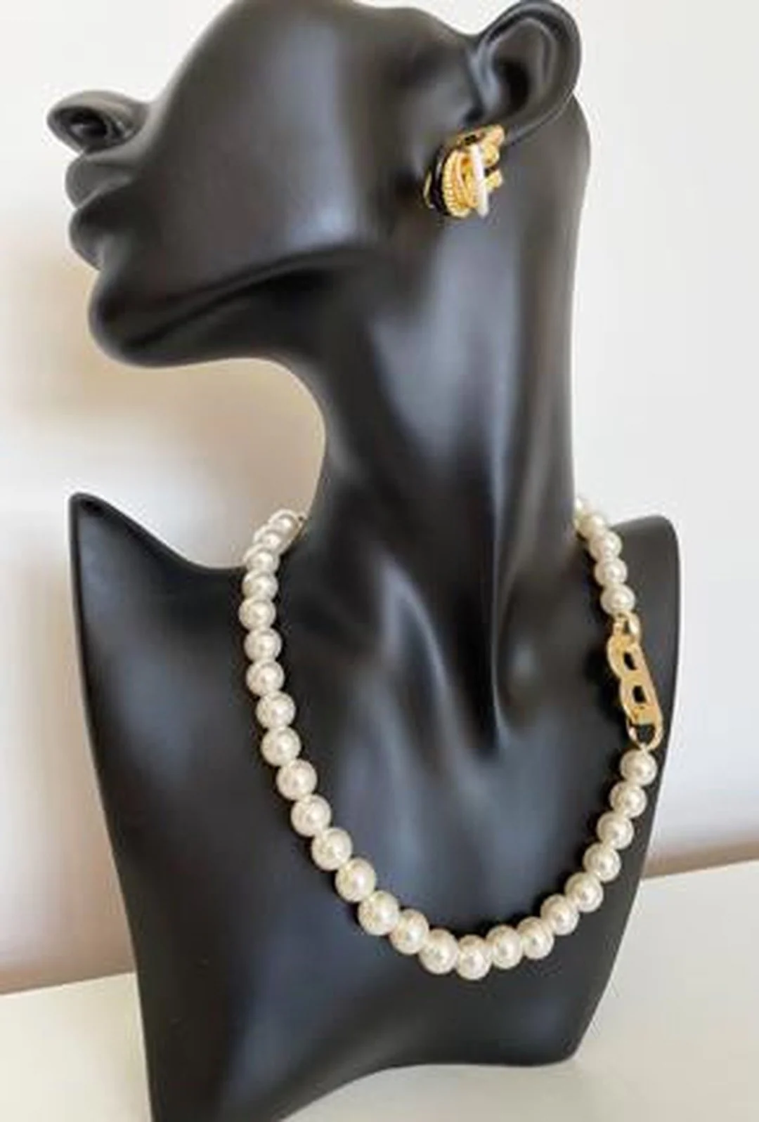 BRIAR - "B" PEARL NECKLACE - Image 4
