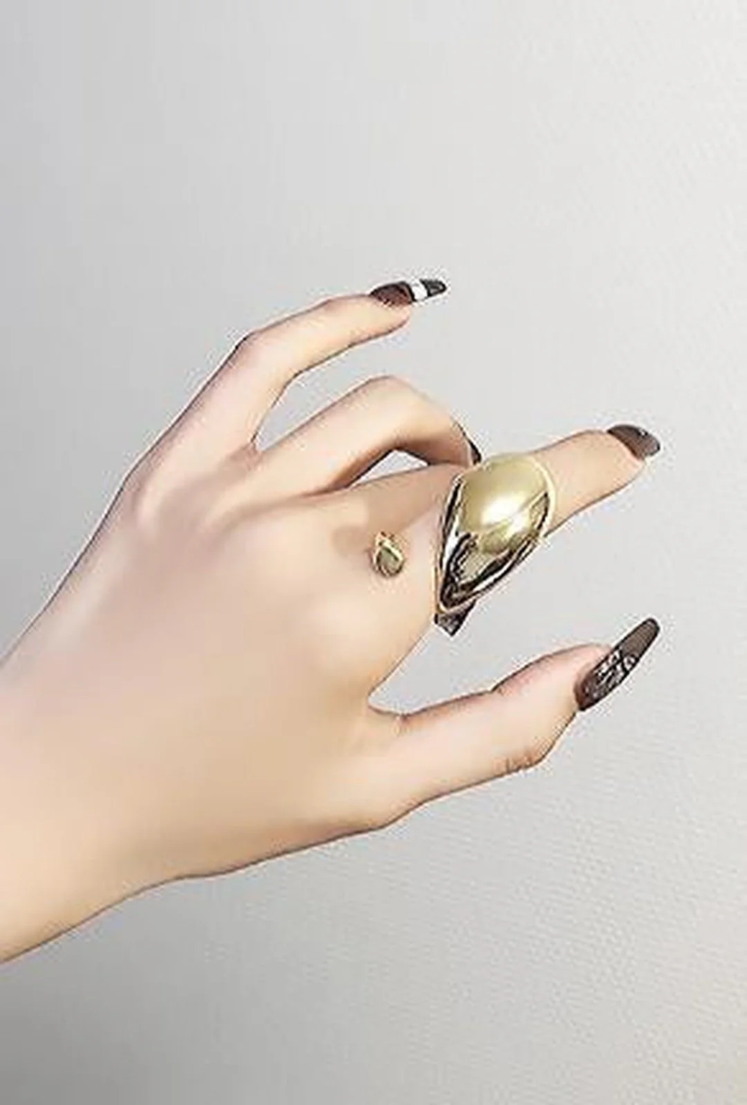 WILLOW - SCULPTURED RING - Image 2